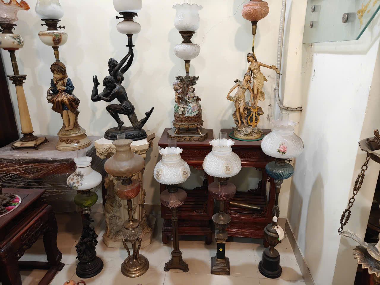 Thu mua đèn cổ xưa tại TPHCM của Tài Lê- Giá cao, uy tín, tận nơi
