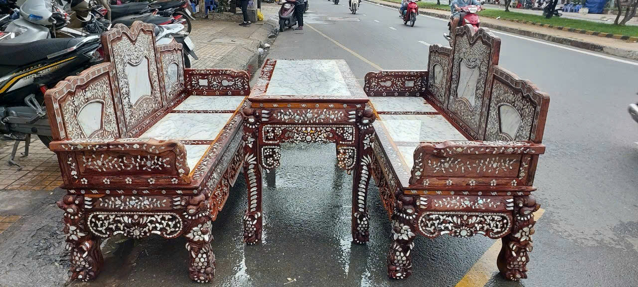 Tài Lê thanh lý bộ bàn ghế khảm trai- cẩn ốc giá cao tại quận 10