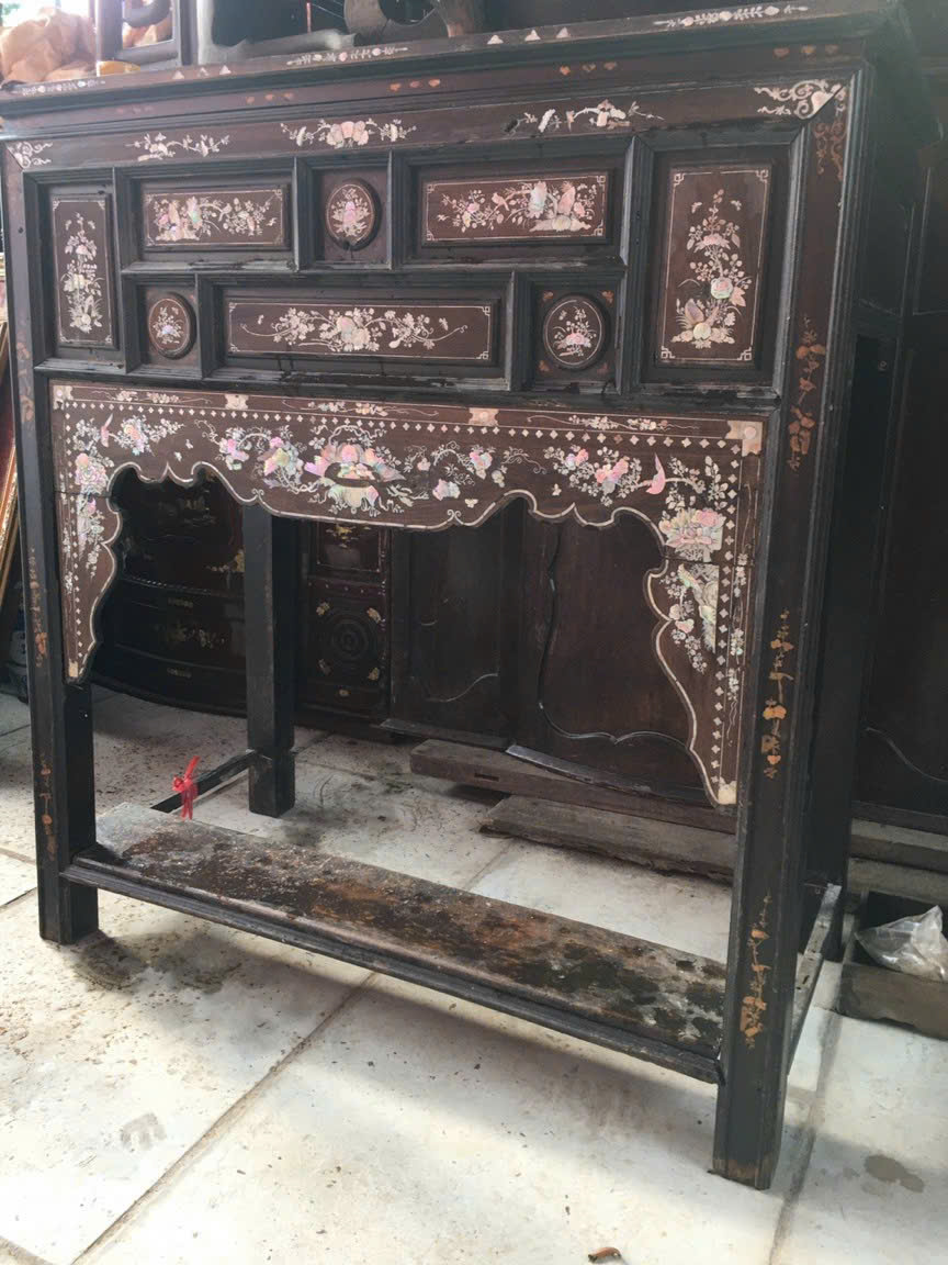Phân biệt các loại tủ thờ bàn thờ cũ khi thu mua lại