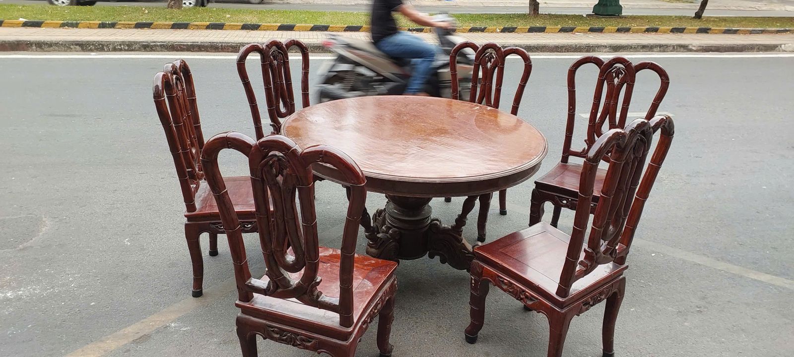 Thu mua bàn ghế gỗ cũ tận nhà: cửa hàng Tài Lê