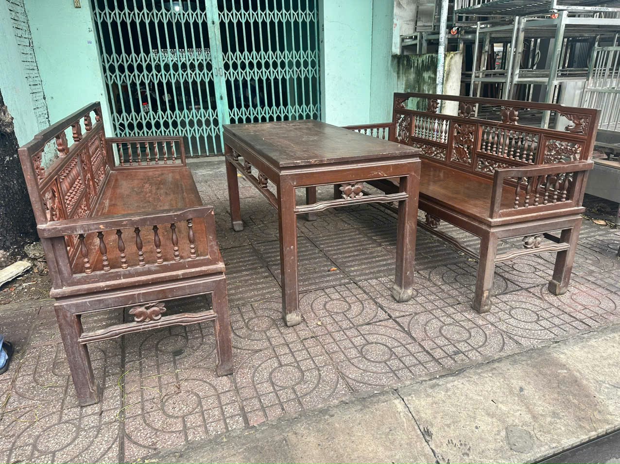 Thanh lý bàn ghế gỗ cũ quận Tân Bình của Tài Lê: thu mua nhanh chóng, chuyên nghiệp