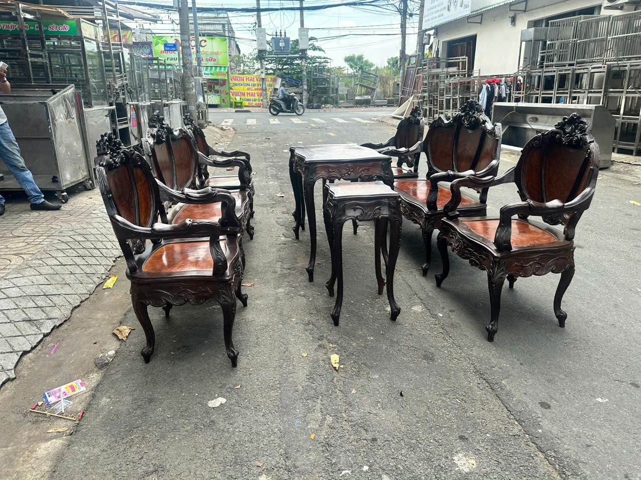 Cửa hàng thu mua bàn ghế gỗ cũ quận 7: cửa hàng đồ cũ Tài Lê