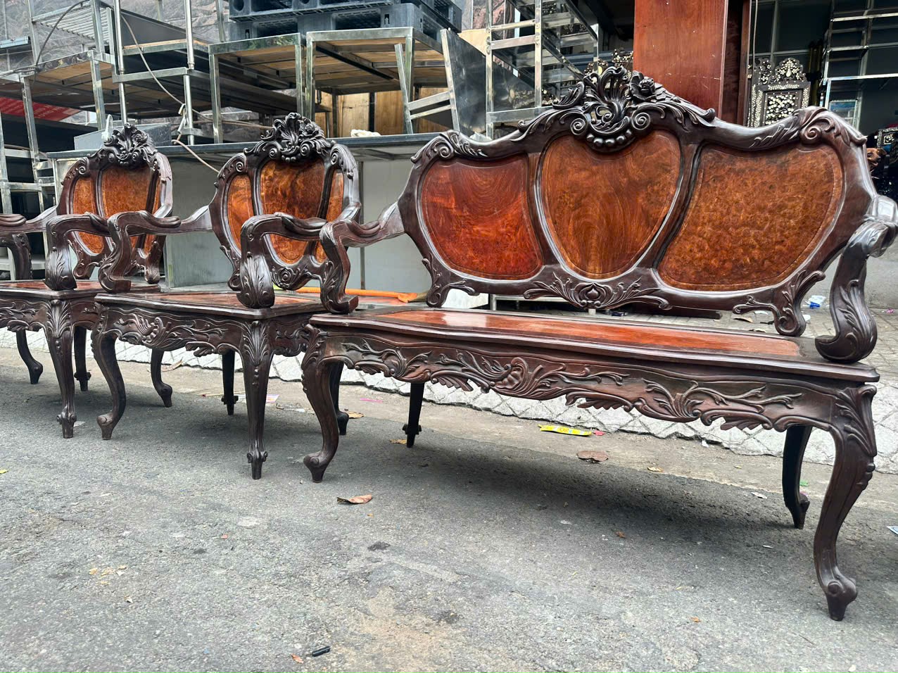 Tài Lê thu mua các loại ghế băng, ghế dài huyện Bình Chánh, TP HCM