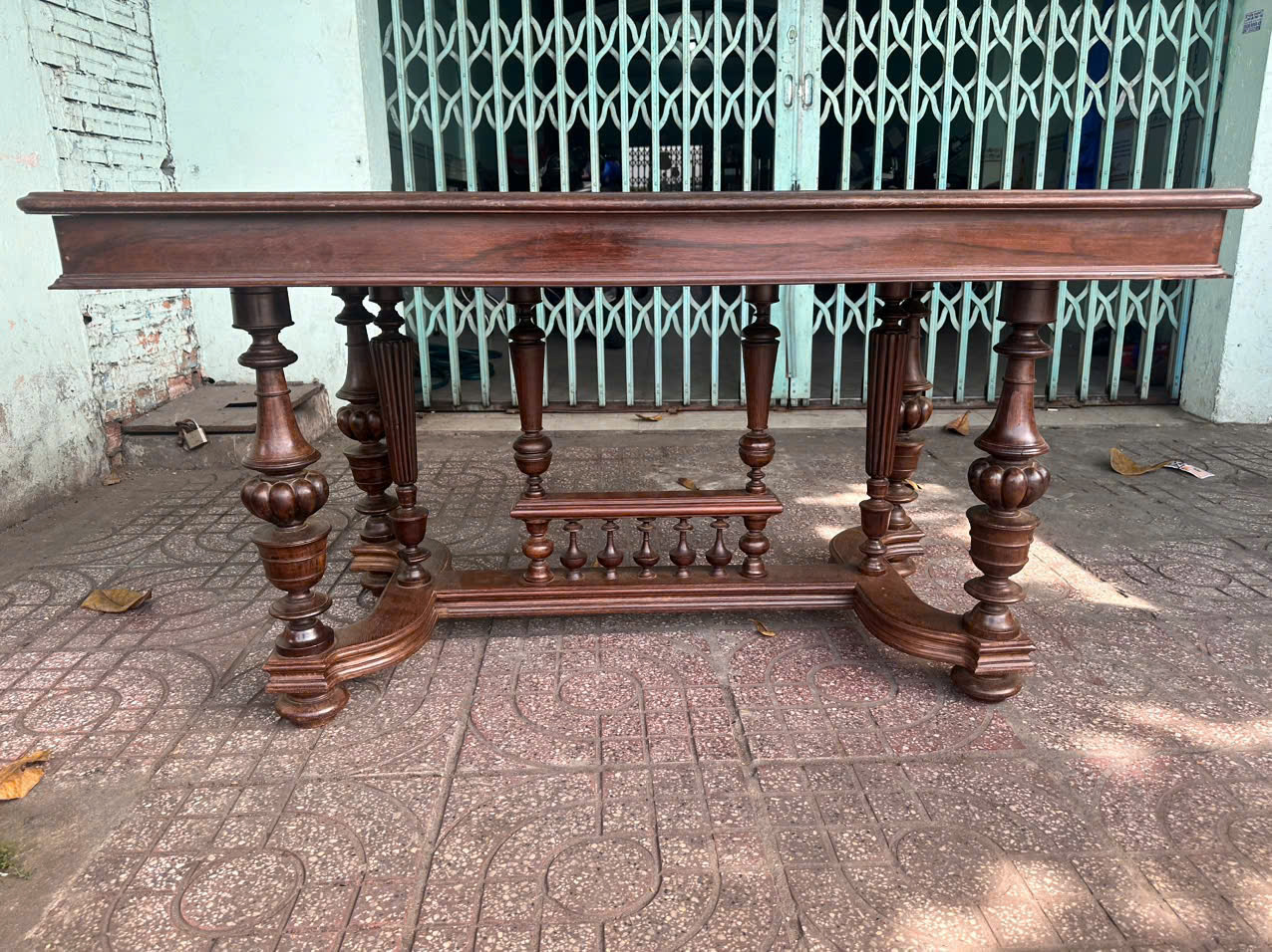 Tại Sao Nên Chọn Dịch Vụ Thu Mua Bàn Ghế Gỗ Cũ Tại Trấn Biên Đồng Nai Của Tài Lê?