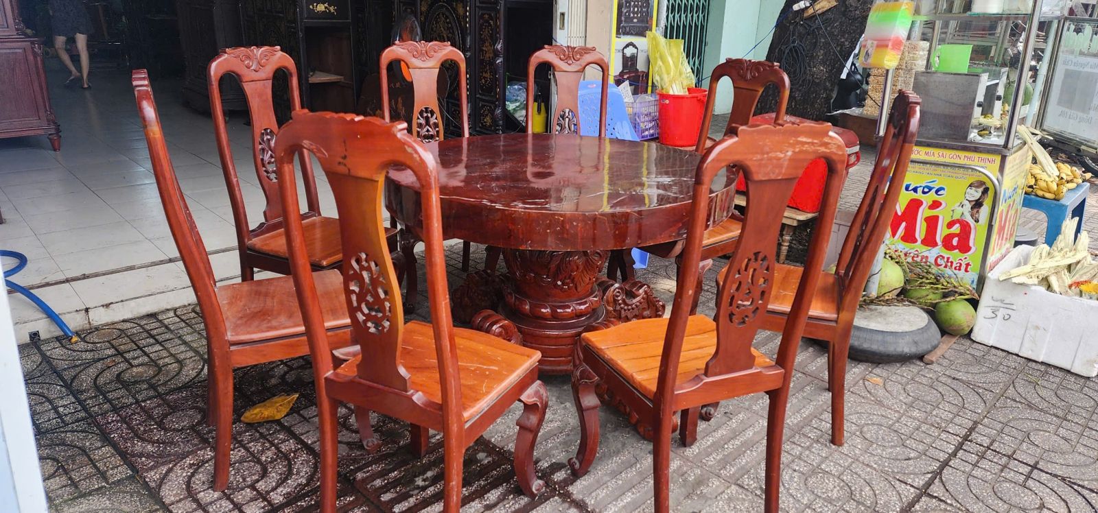 Tài Lê- Thu mua bàn tròn cũ quận 10, TP HCM