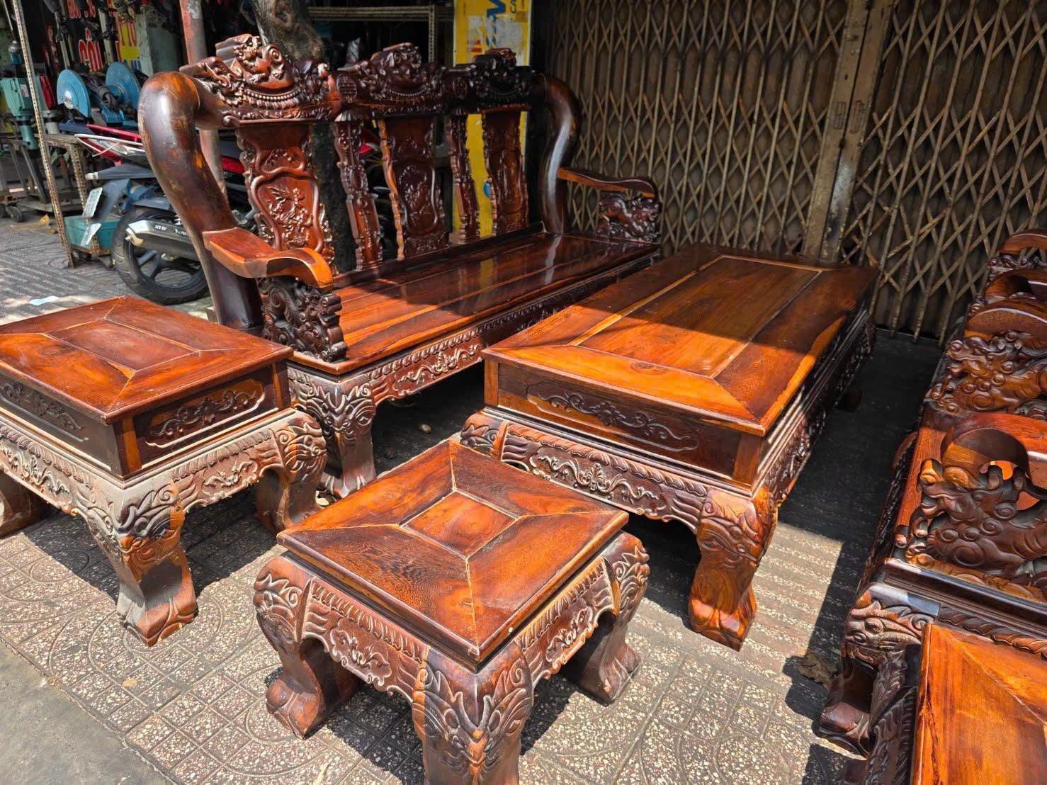 Thu mua nội thất gỗ cũ giá cao Long Thành