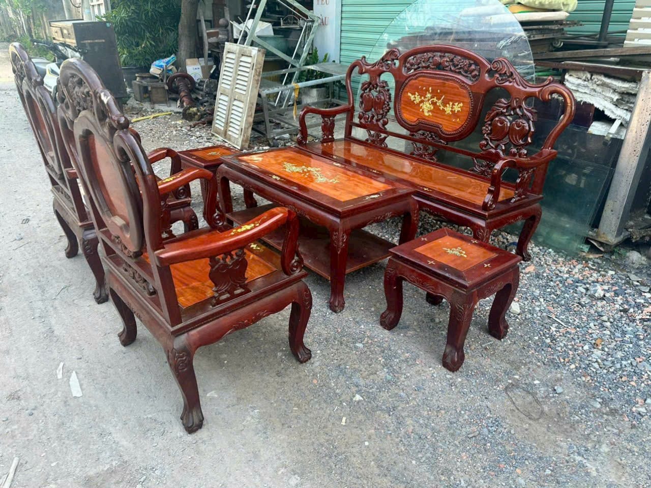 Tại sao nhiều khách hàng hiện nay đều tìm kiếm địa chỉ thu mua đồ gỗ cũ tại Bình Dương uy tín?