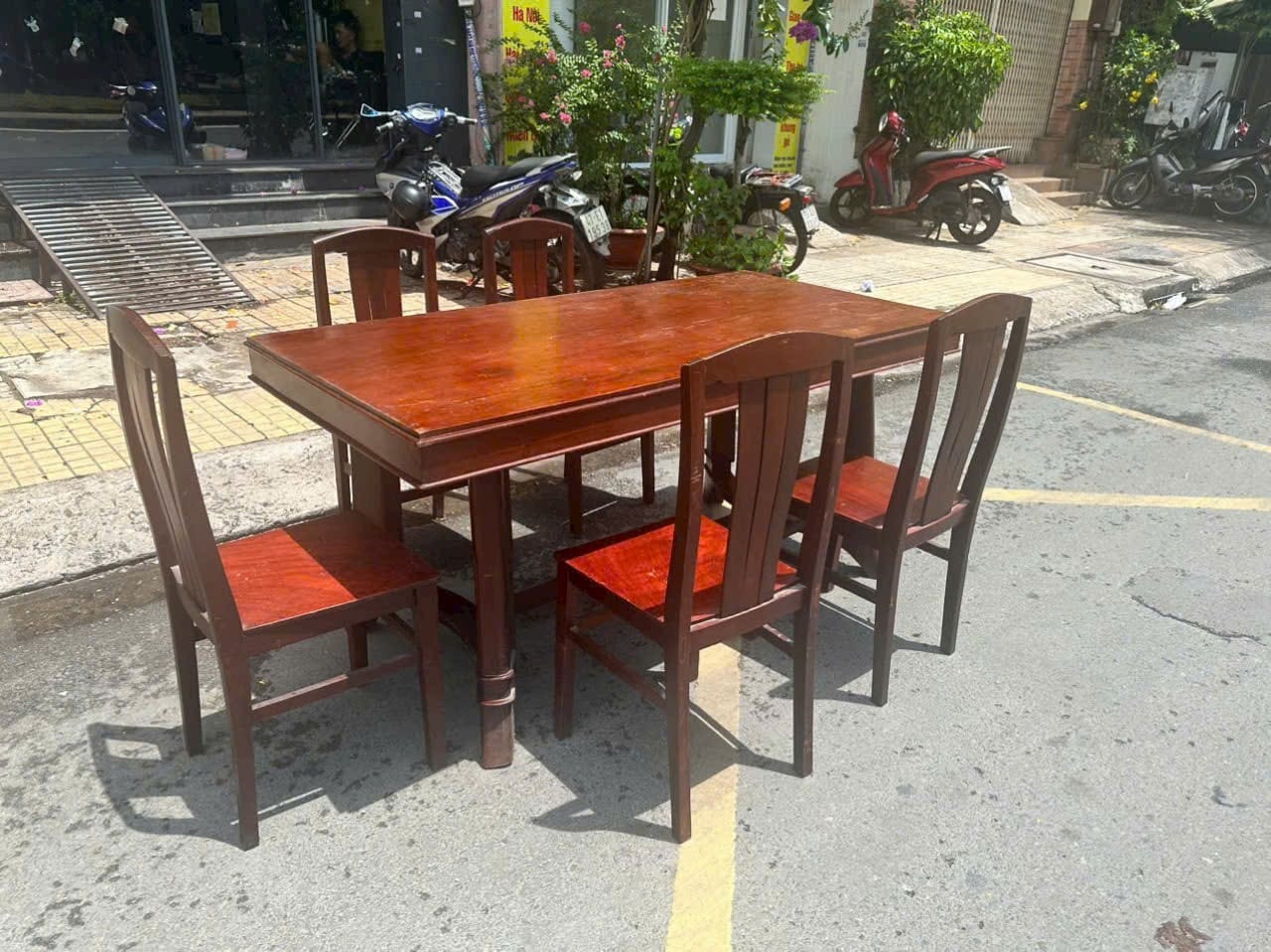 Thu mua bàn ghế gỗ cũ giá cao quận 5