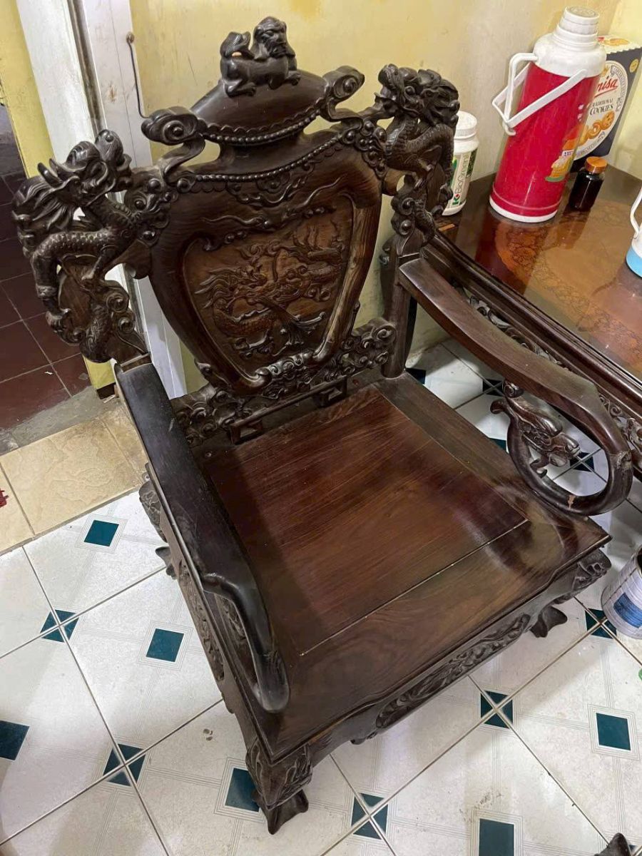 Hình ảnh về ghế gỗ trắc được Tài Lê thu mua