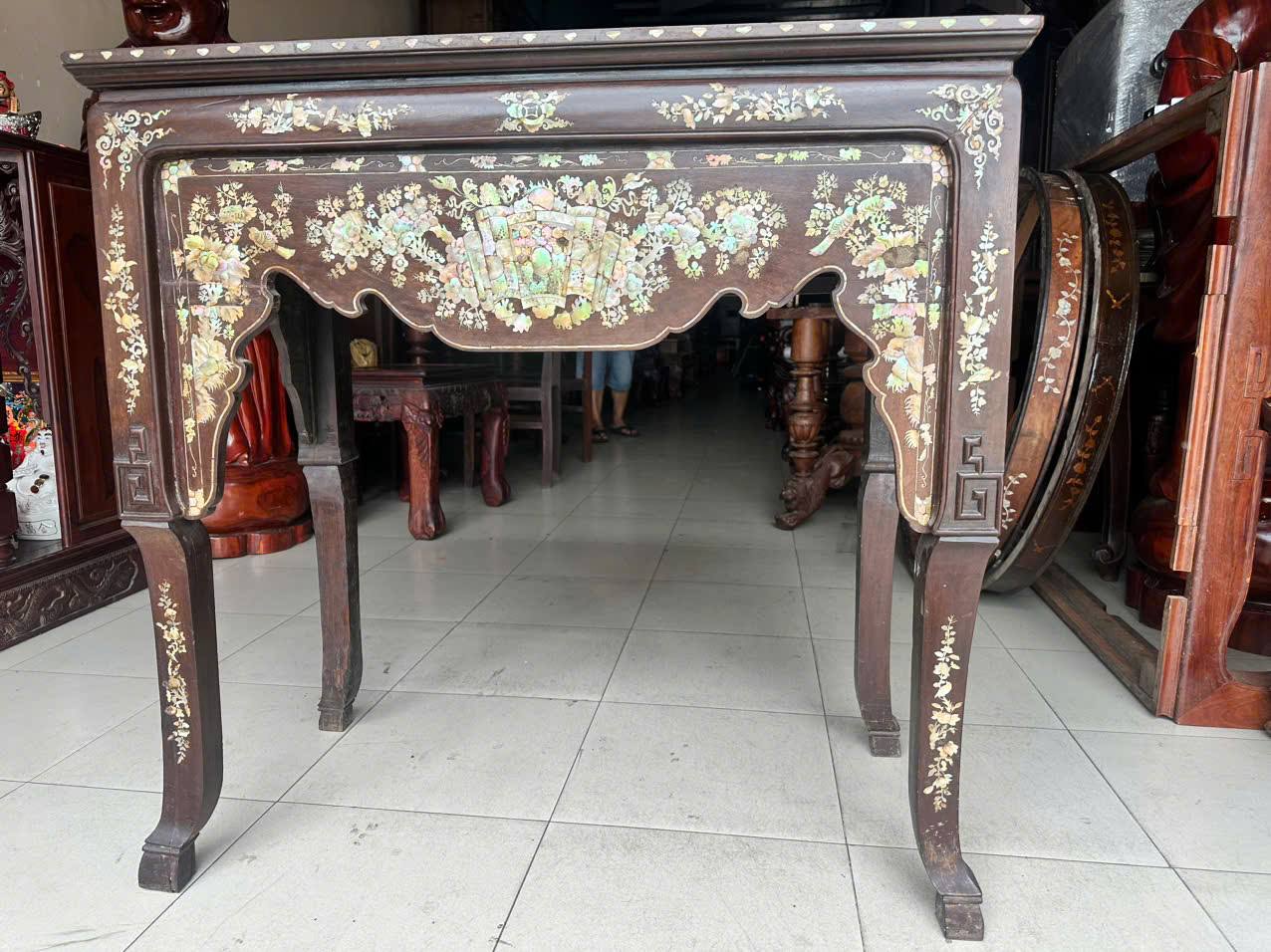 Khu vực thu mua đồ gỗ cũ xưa của Đồ cũ Tài Lê