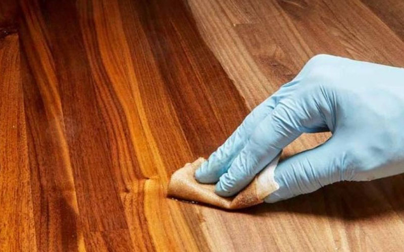 Cách đánh vecni bàn ghế gỗ cũ tại nhà đón Tết chuẩn chuyên gia