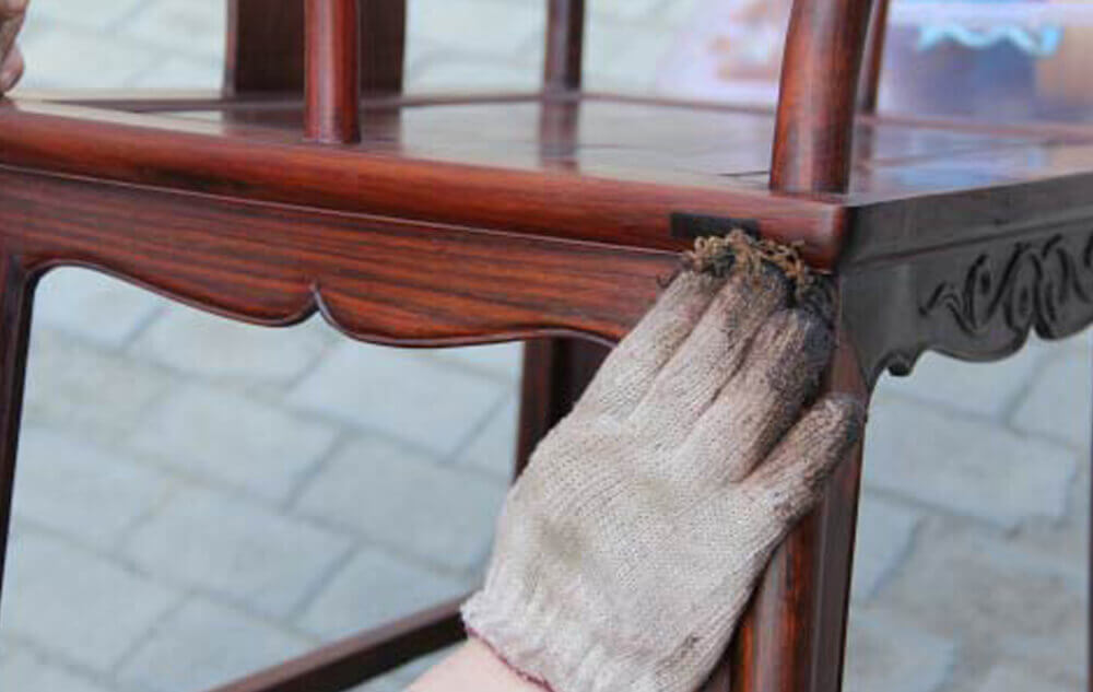 Cách làm sạch đồ gỗ chạm trổ ngày Tết đơn giản: Quy trình 5 bước chuyên sâu