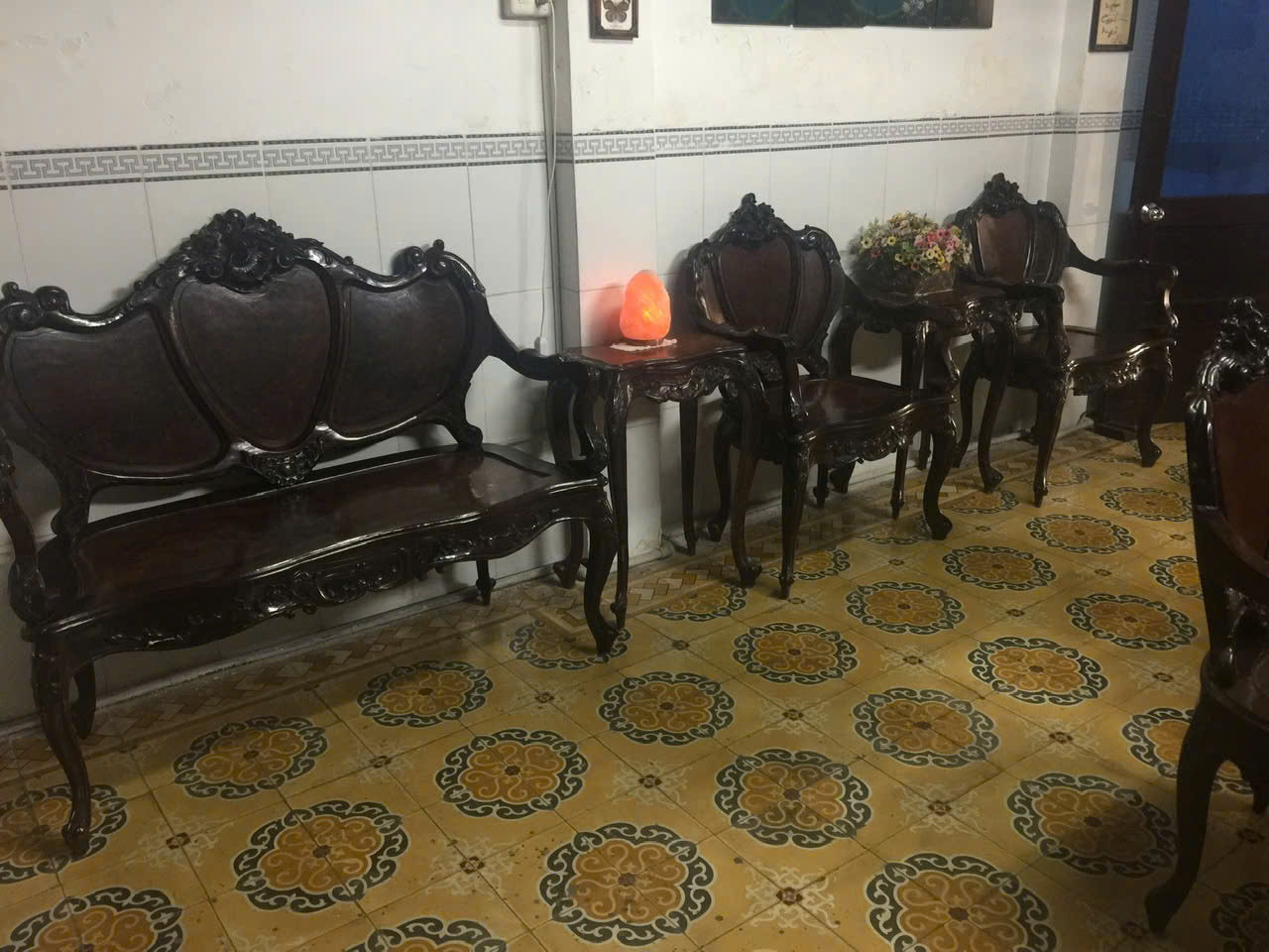 Thanh lý bàn ghế gỗ cũ tại Sài Gòn