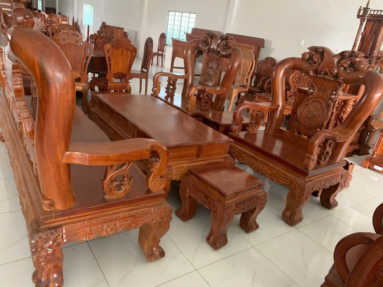 Thu mua bàn ghế gỗ cũ đã qua sử dụng