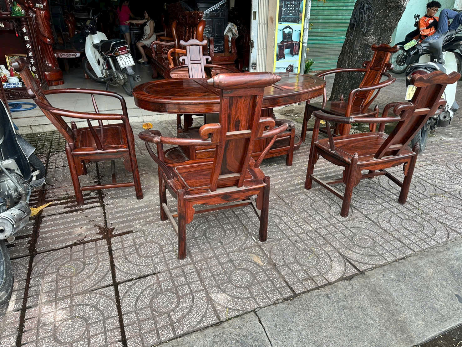 Dịch vụ thu mua đồ gỗ cũ gần đây của Tài Lê