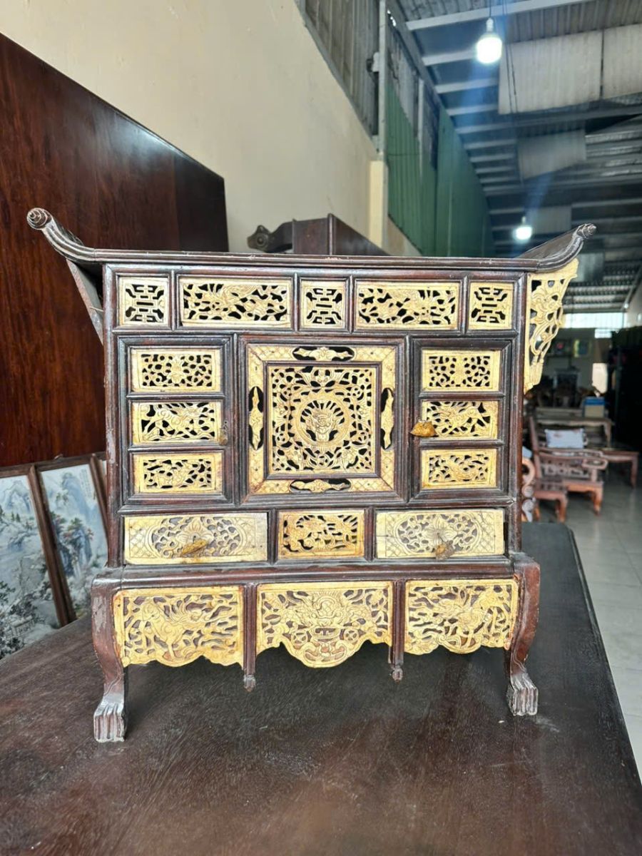 Vai trò của bàn thờ gia tiên trong văn hóa người Việt qua các khía cạnh khác nhau