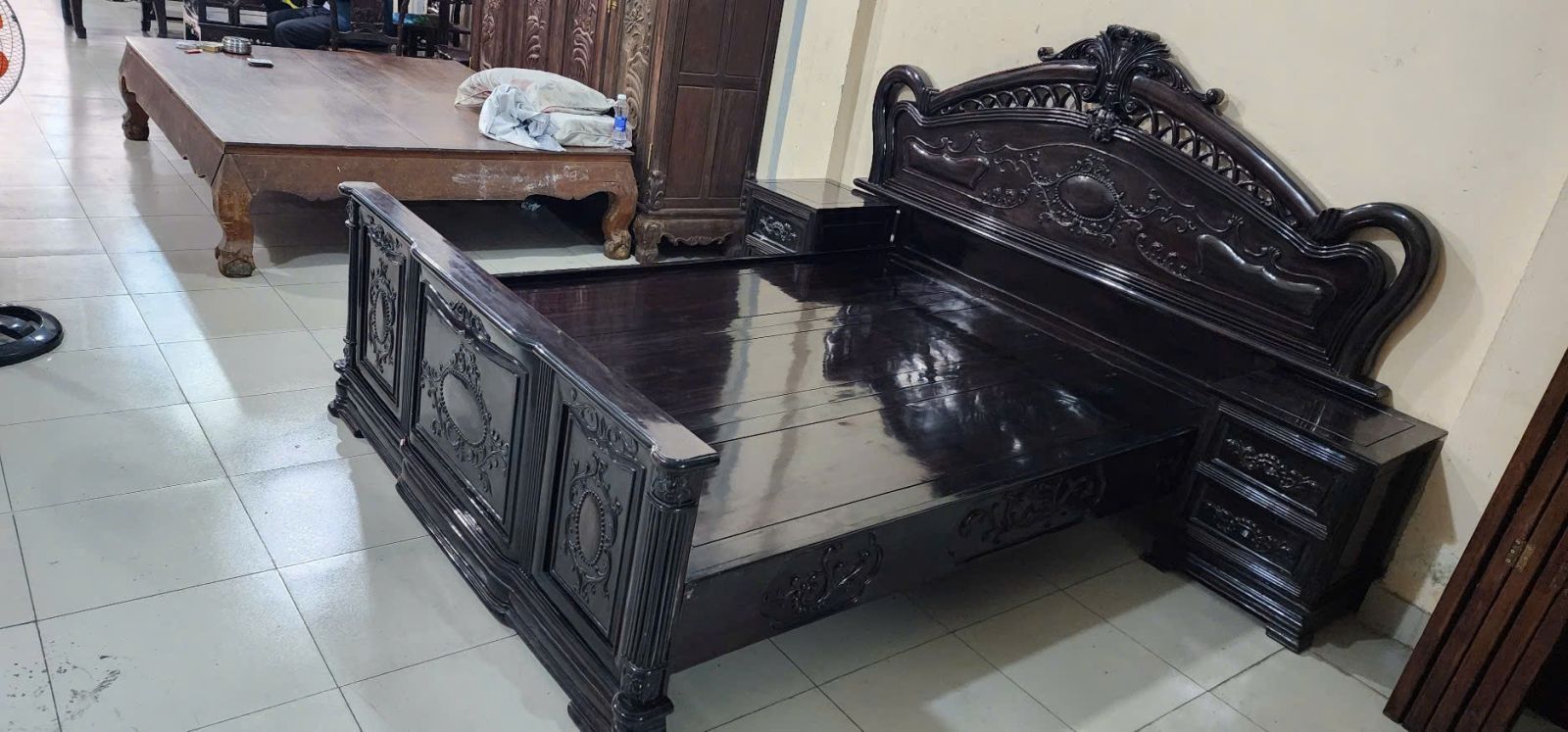 Vì sao cần tìm đơn vị thu mua đồ gỗ cũ giá cao và uy tín?