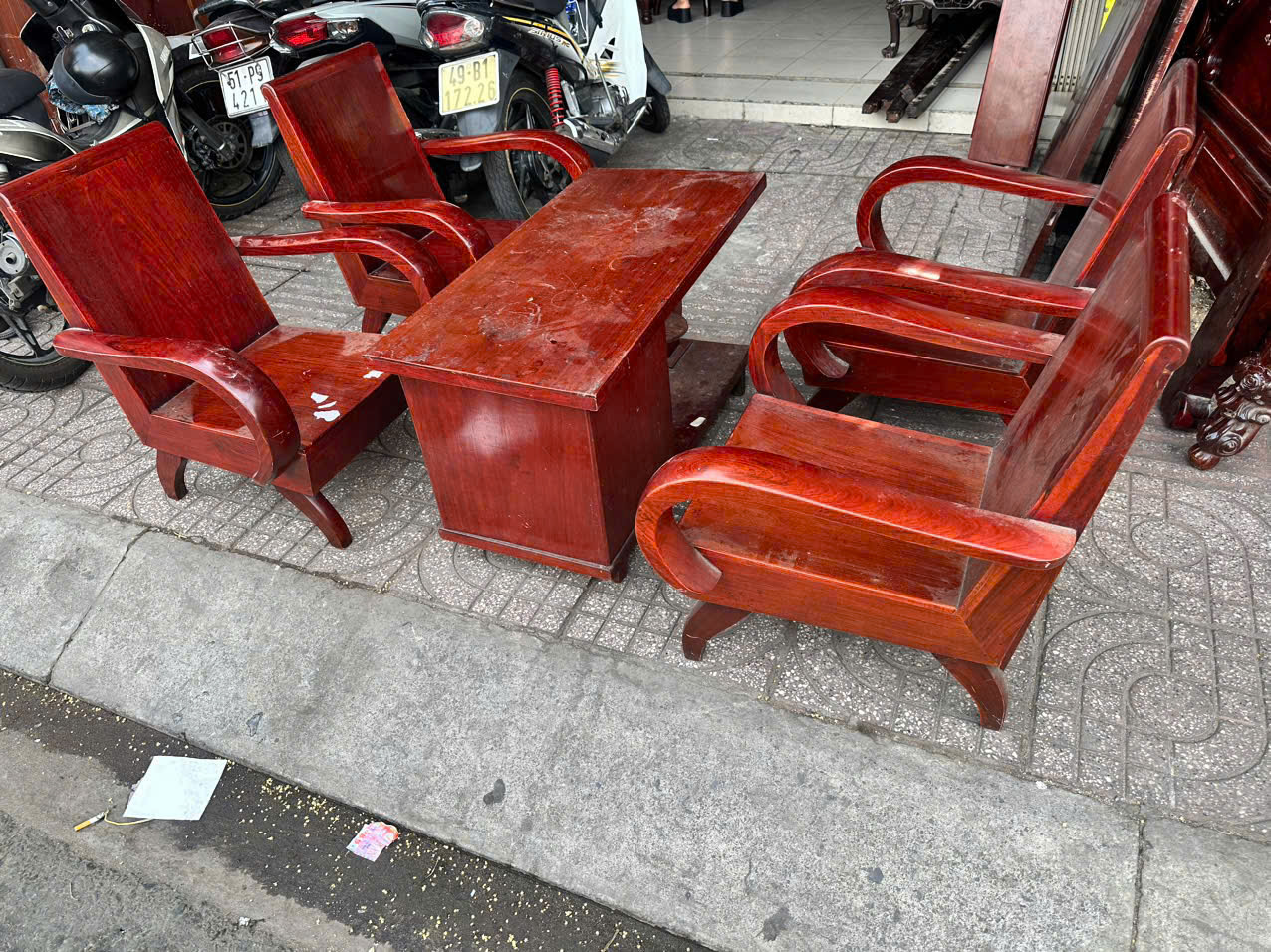 Cửa hàng thu mua bàn ghế gỗ cũ quận 7: thu mua bàn ghế gỗ cho văn phòng làm việc