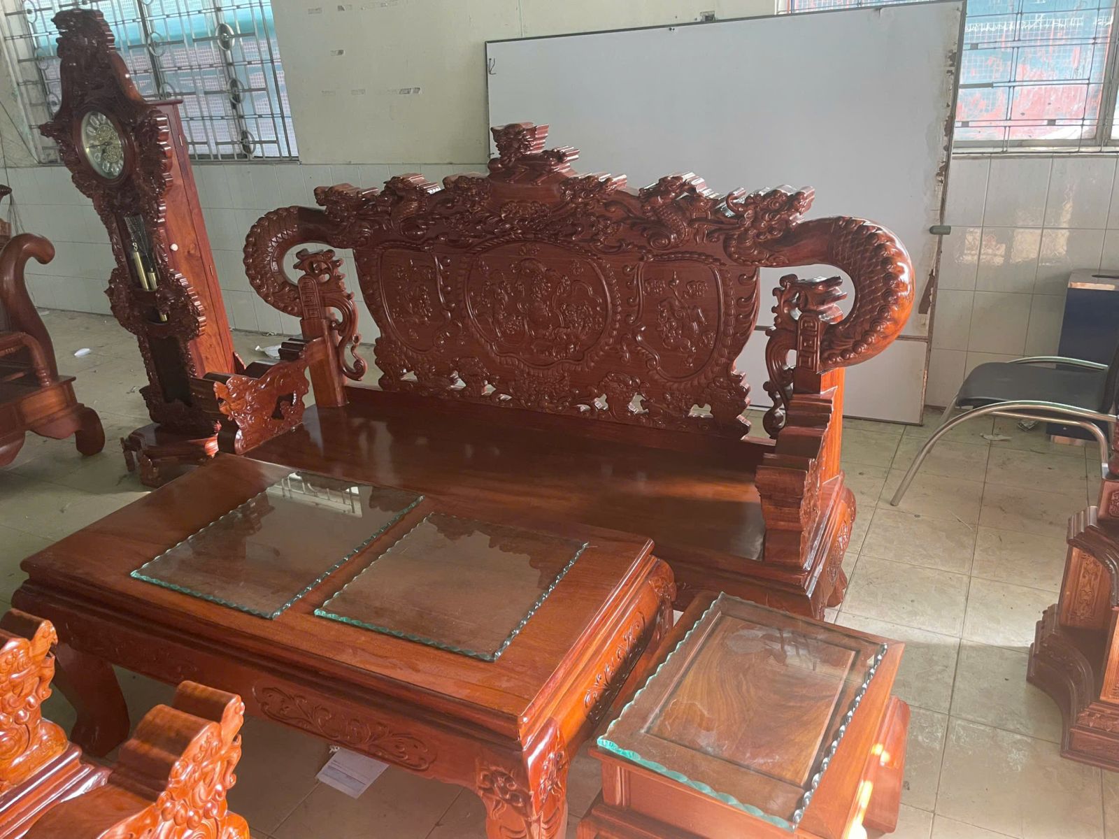 Tài Lê thu mua bộ bàn ghế salon gỗ cũ thu mua bàn ghế cũ giá cao tại Long An