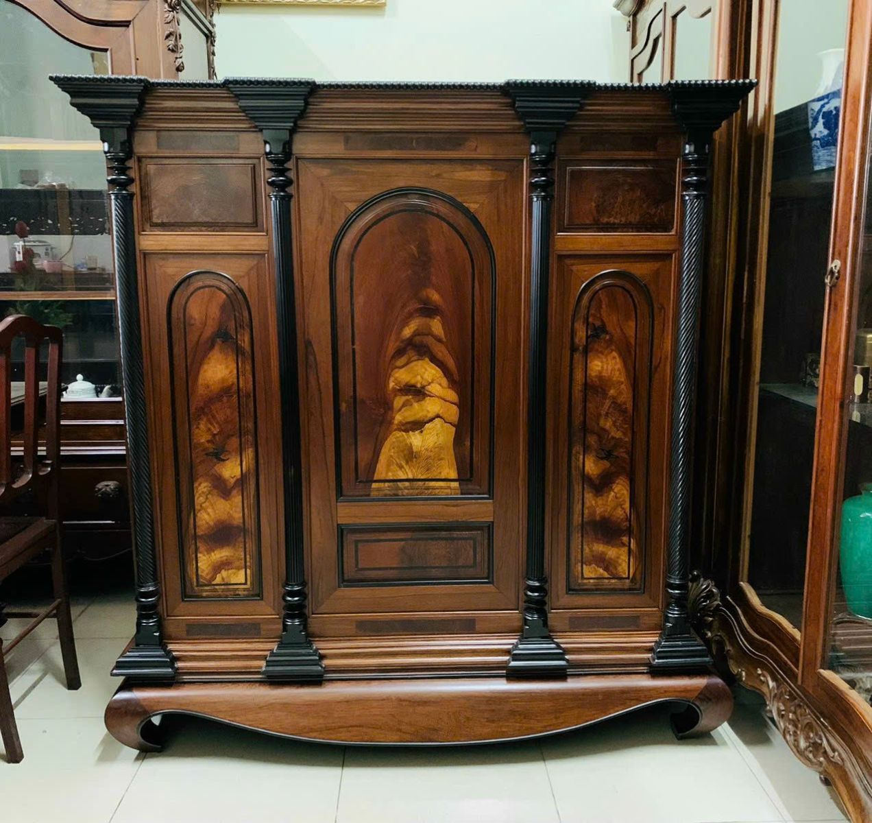 Thu mua tủ thờ, bàn thờ cũ tại Bến Tre