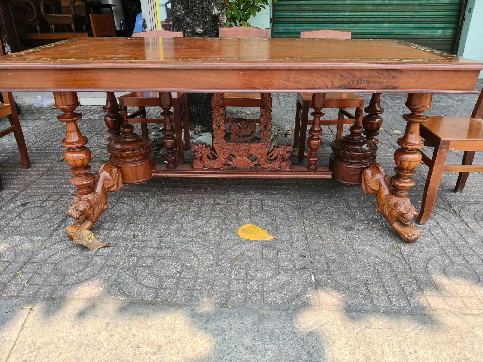 Đồ nội thất là những sản phẩm được sử dụng để trang trí và bố trí trong không gian sống, nhằm tạo ra một môi trường thoải mái và tiện nghi