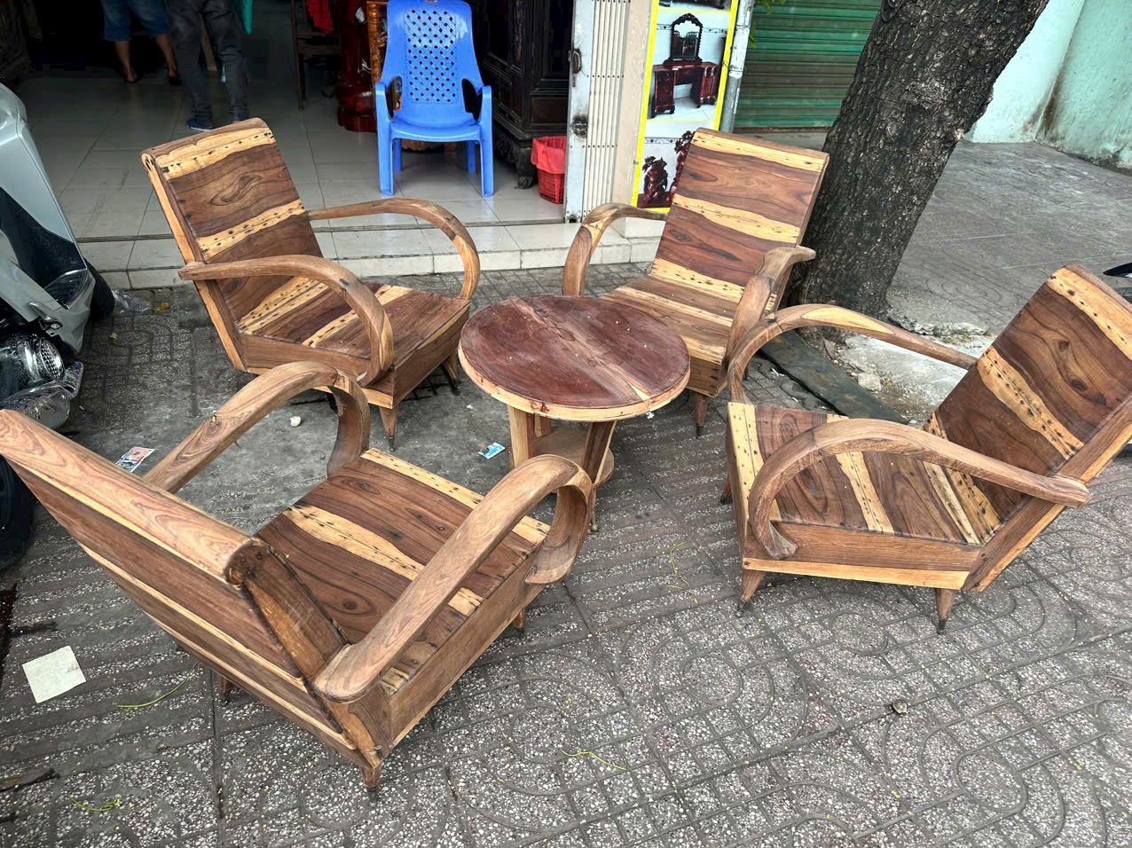 Cách định giá bàn ghế cũ khi thu mua tại quận 8, TP HCM của Tài Lê