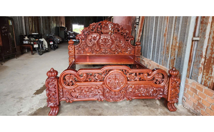 GIƯÒNG GÕ ĐỎ NỮ HOÀNG