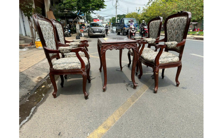 LOUIS NỆM 
